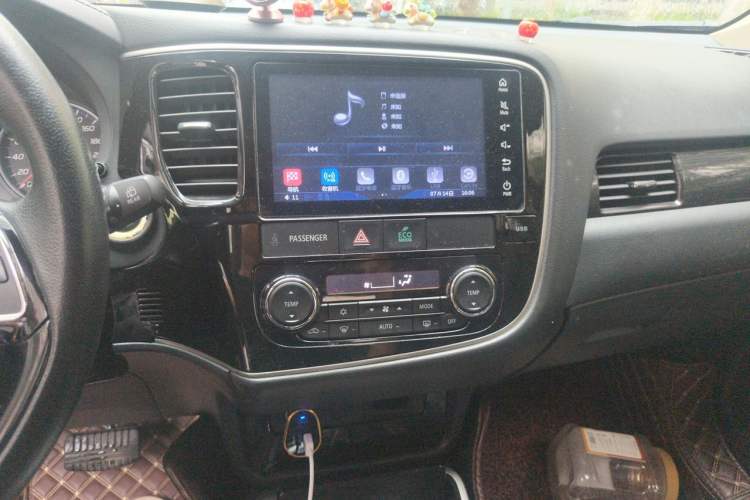 Used Mitsubishi Outlander 2017 2.0L Two-Wheel Drive Glory Edition 5 Seats Audio And AC Panel