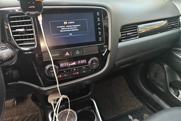 Used Mitsubishi Outlander 2017 2.0L Two-Wheel Drive Glory Edition 5 Seats Audio And AC Panel