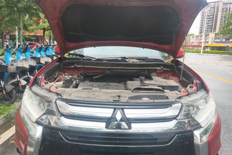Used Mitsubishi Outlander 2017 2.0L Two-Wheel Drive Glory Edition 5 Seats Engine Bay
