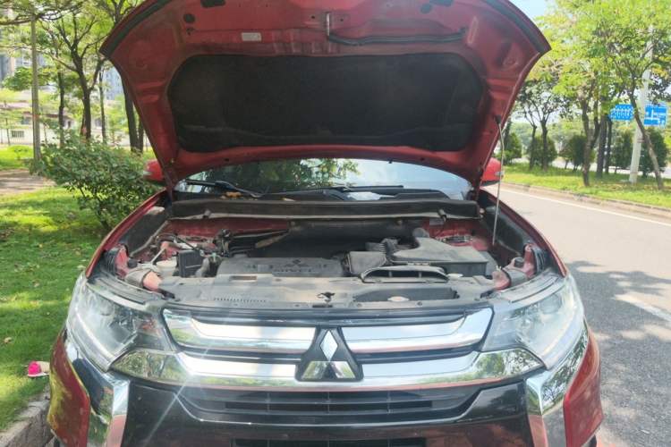 Used Mitsubishi Outlander 2017 2.0L Two-Wheel Drive Glory Edition 5 Seats Engine Bay