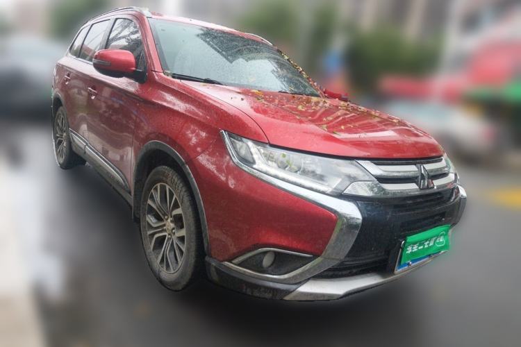 Used Mitsubishi Outlander 2017 2.0L Two-Wheel Drive Glory Edition 5 Seats Front Right 45 Deg