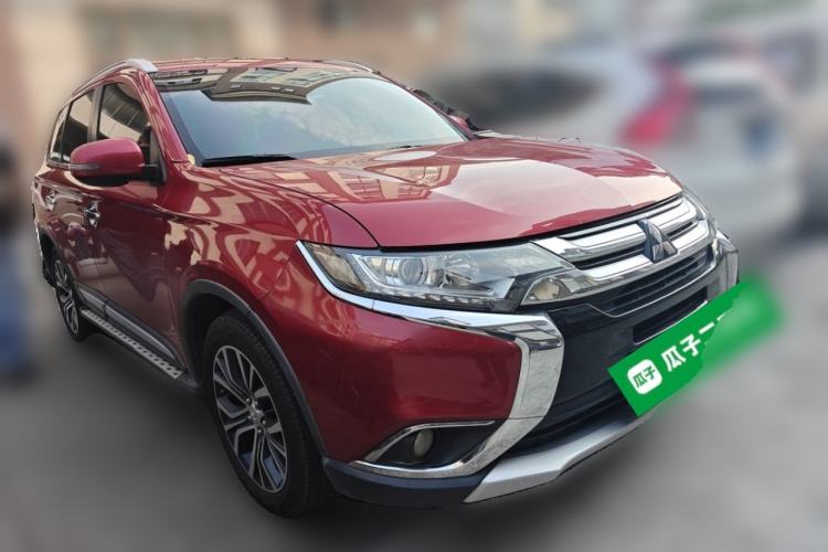 Used Mitsubishi Outlander 2017 2.0L Two-Wheel Drive Glory Edition 5 Seats Front Right 45 Deg