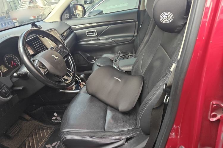 Used Mitsubishi Outlander 2017 2.0L Two-Wheel Drive Glory Edition 5 Seats Left Front Seat