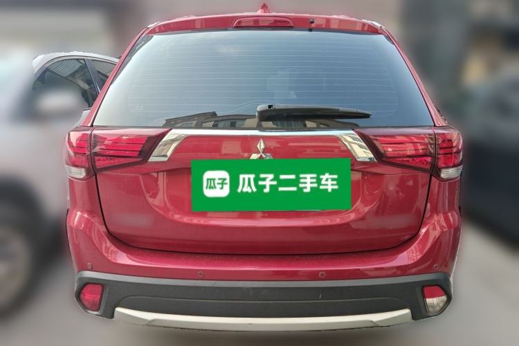 Used Mitsubishi Outlander 2017 2.0L Two-Wheel Drive Glory Edition 5 Seats Rear