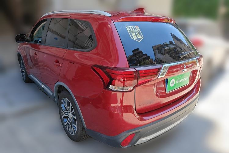 Used Mitsubishi Outlander 2017 2.0L Two-Wheel Drive Glory Edition 5 Seats Rear Left 45 Deg