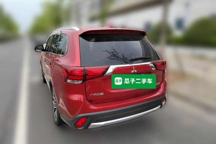 Used Mitsubishi Outlander 2017 2.0L Two-Wheel Drive Glory Edition 5 Seats Rear Left 45 Deg