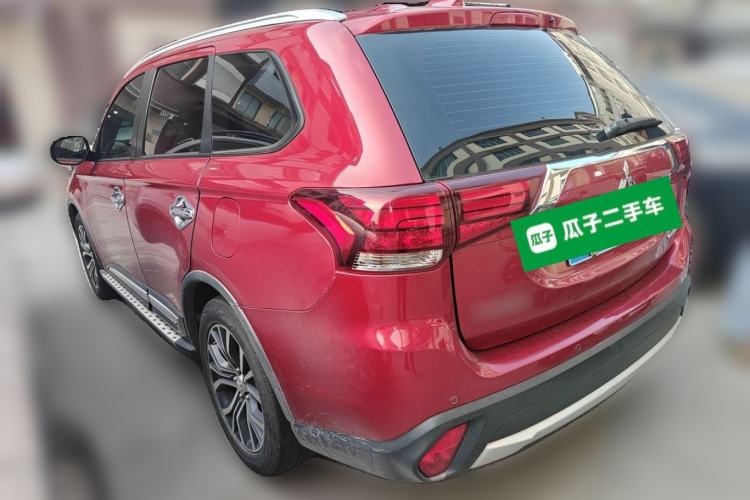 Used Mitsubishi Outlander 2017 2.0L Two-Wheel Drive Glory Edition 5 Seats Rear Left 45 Deg