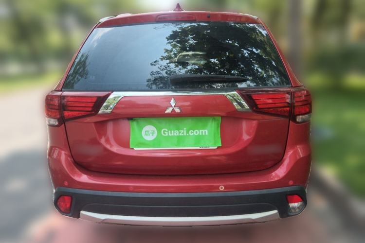 Used Mitsubishi Outlander 2017 2.0L Two-Wheel Drive Glory Edition 5 Seats Rear