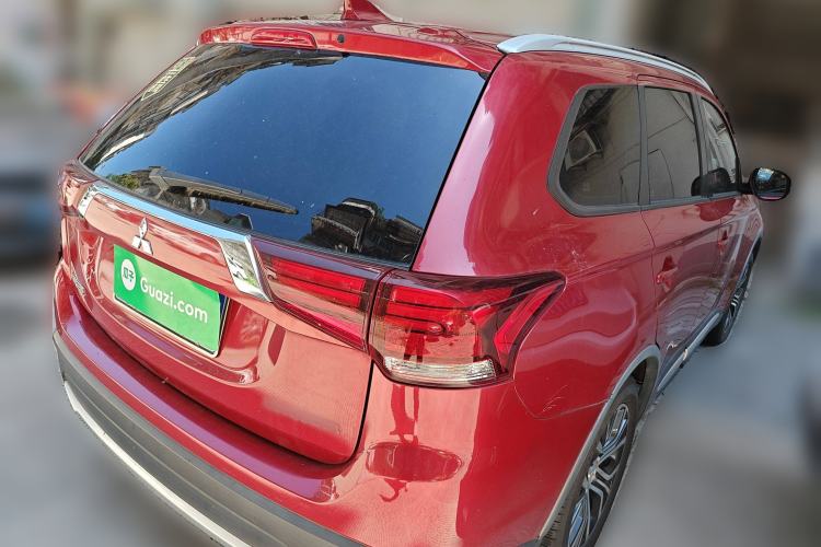 Used Mitsubishi Outlander 2017 2.0L Two-Wheel Drive Glory Edition 5 Seats Rear Right 45 Deg
