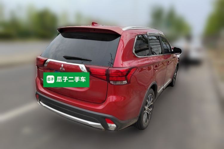 Used Mitsubishi Outlander 2017 2.0L Two-Wheel Drive Glory Edition 5 Seats Rear Right 45 Deg