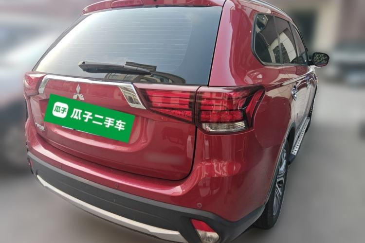 Used Mitsubishi Outlander 2017 2.0L Two-Wheel Drive Glory Edition 5 Seats Rear Right 45 Deg