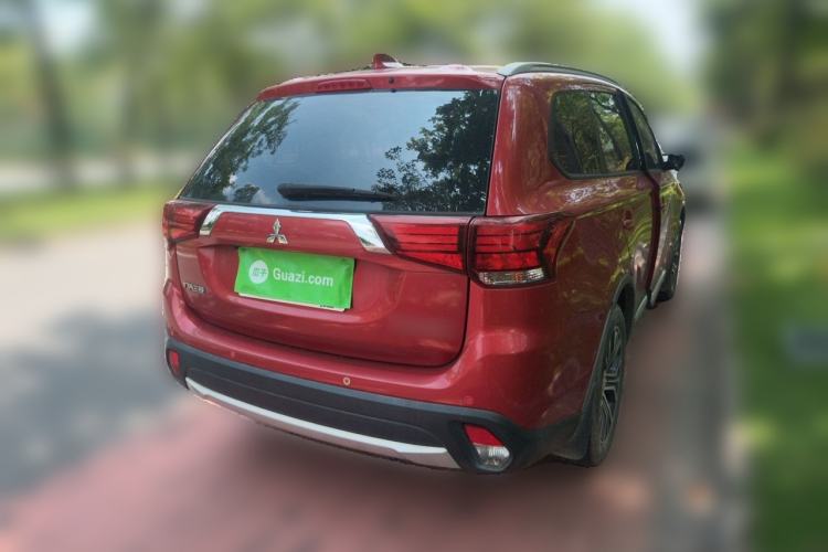 Used Mitsubishi Outlander 2017 2.0L Two-Wheel Drive Glory Edition 5 Seats Rear Right 45 Deg