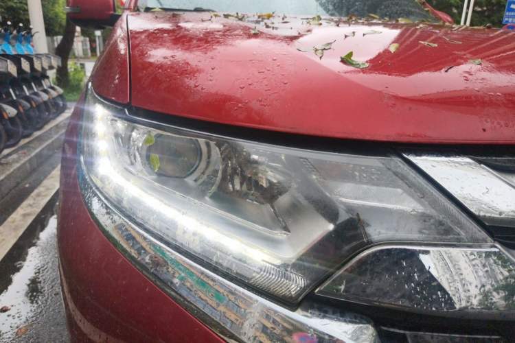 Used Mitsubishi Outlander 2017 2.0L Two-Wheel Drive Glory Edition 5 Seats Right Front Headlight