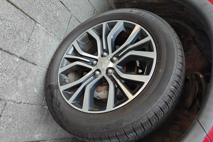 Used Mitsubishi Outlander 2017 2.0L Two-Wheel Drive Glory Edition 5 Seats Right Front Wheel Hub