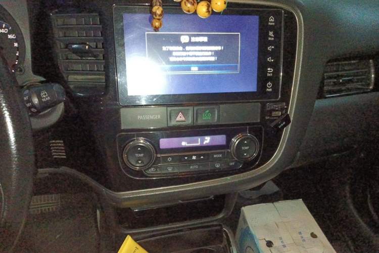 Used Mitsubishi Outlander 2017 2.0L Two-Wheel Drive Glory Edition 5 Seats Audio And AC Panel