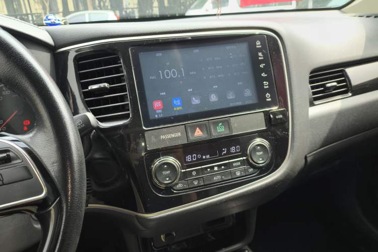 Used Mitsubishi Outlander 2017 2.0L Two-Wheel Drive Glory Edition 5 Seats Audio And AC Panel