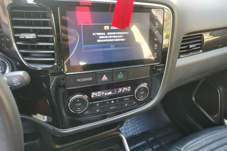 Used Mitsubishi Outlander 2017 2.0L Two-Wheel Drive Glory Edition 5 Seats Audio And AC Panel