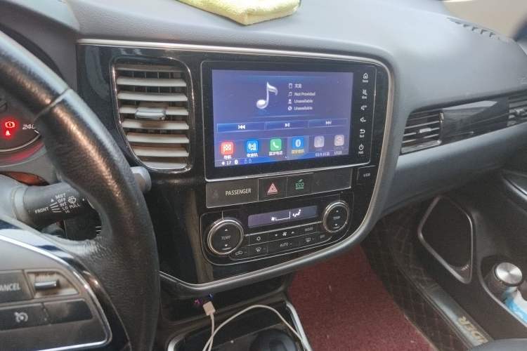 Used Mitsubishi Outlander 2017 2.0L Two-Wheel Drive Glory Edition 5 Seats Audio And AC Panel