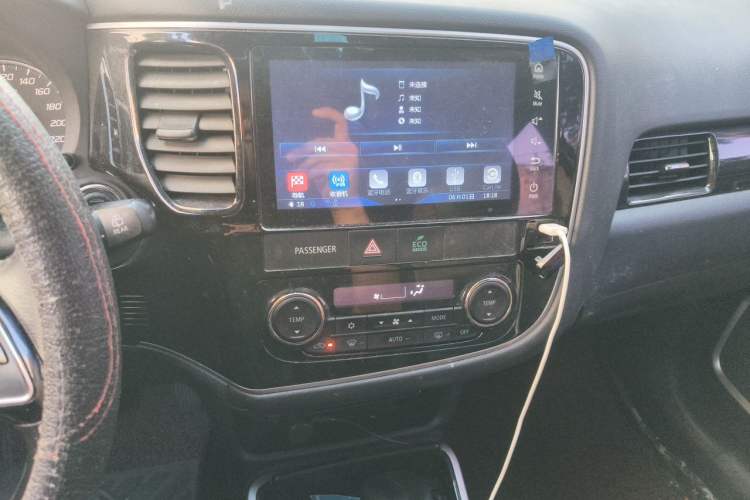 Used Mitsubishi Outlander 2017 2.0L Two-Wheel Drive Glory Edition 5 Seats Audio And AC Panel