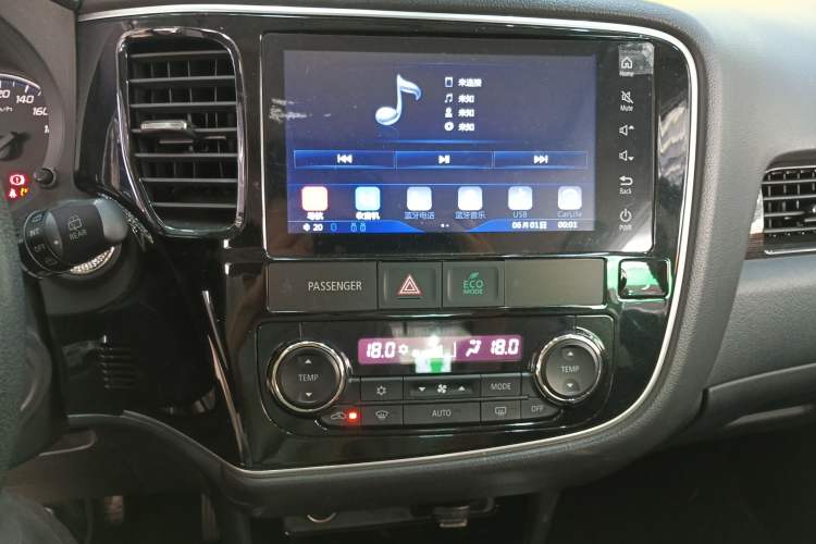 Used Mitsubishi Outlander 2017 2.0L Two-Wheel Drive Glory Edition 5 Seats Audio And AC Panel