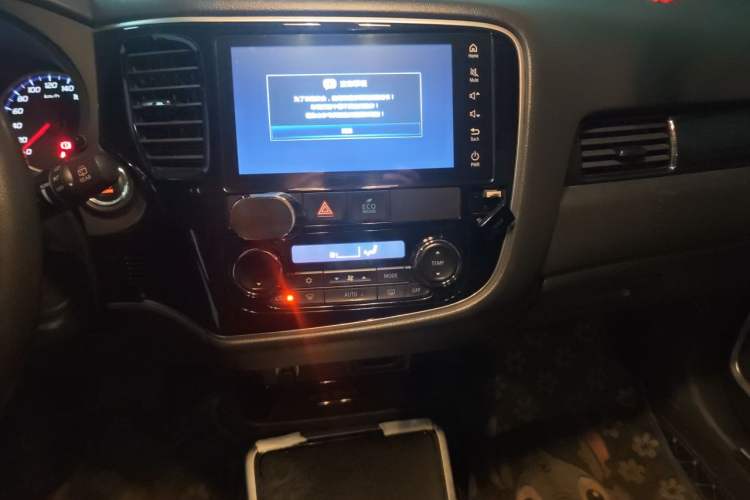 Used Mitsubishi Outlander 2017 2.0L Two-Wheel Drive Glory Edition 5 Seats Audio And AC Panel
