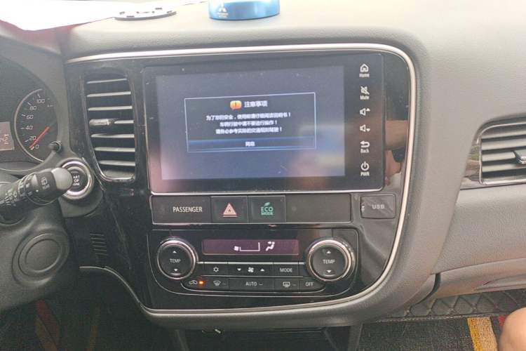 Used Mitsubishi Outlander 2017 2.0L Two-Wheel Drive Glory Edition 5 Seats Audio And AC Panel