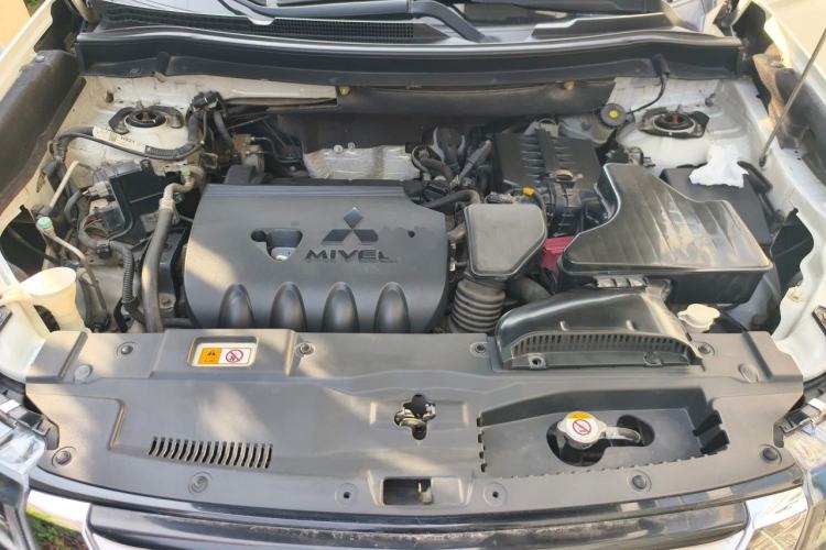 Used Mitsubishi Outlander 2017 2.0L Two-Wheel Drive Glory Edition 5 Seats Engine Bay
