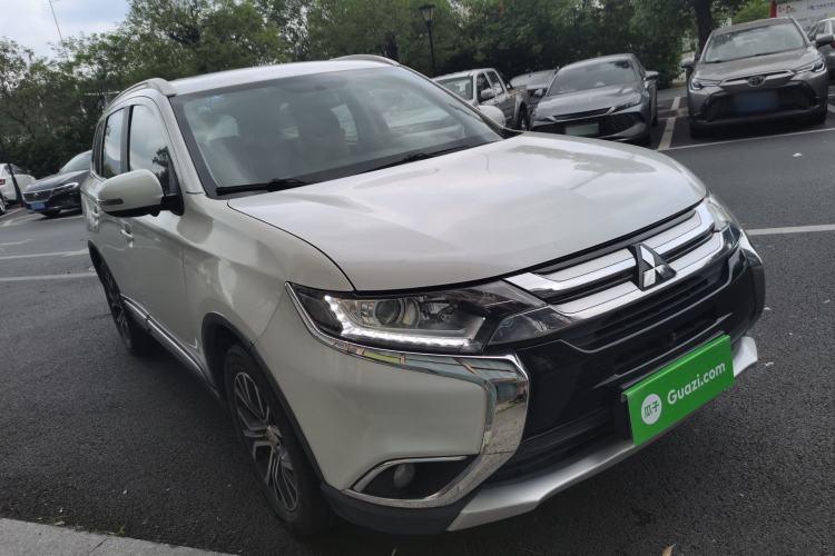 Used Mitsubishi Outlander 2017 2.0L Two-Wheel Drive Glory Edition 5 Seats Exterior 1