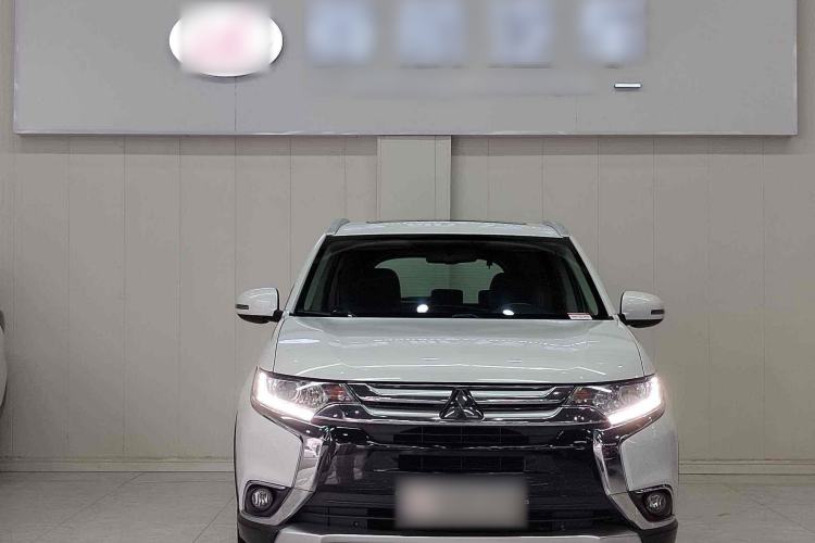 Used Mitsubishi Outlander 2017 2.0L Two-Wheel Drive Glory Edition 5 Seats Exterior 1