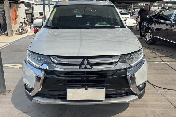 Used Mitsubishi Outlander 2017 2.0L Two-Wheel Drive Glory Edition 5 Seats Exterior 1