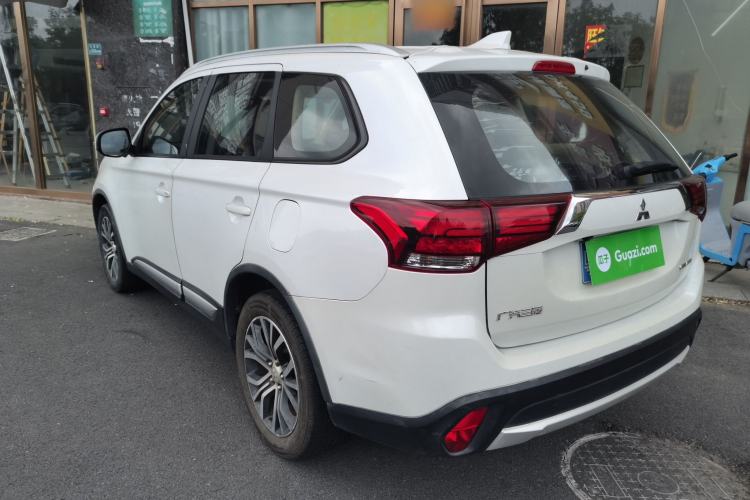Used Mitsubishi Outlander 2017 2.0L Two-Wheel Drive Glory Edition 5 Seats Exterior 2