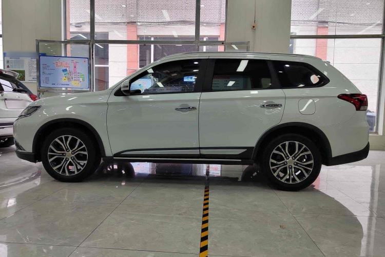 Used Mitsubishi Outlander 2017 2.0L Two-Wheel Drive Glory Edition 5 Seats Exterior 2