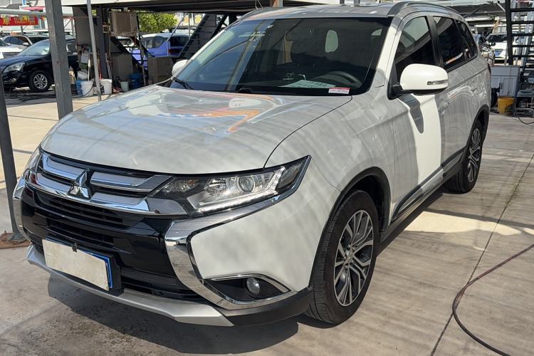 Used Mitsubishi Outlander 2017 2.0L Two-Wheel Drive Glory Edition 5 Seats Exterior 2