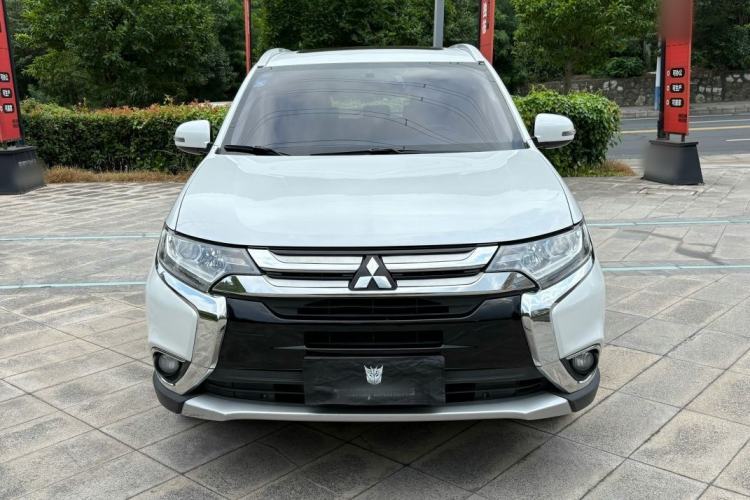 Used Mitsubishi Outlander 2017 2.0L Two-Wheel Drive Glory Edition 5 Seats Exterior 2