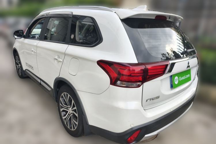 Used Mitsubishi Outlander 2017 2.0L Two-Wheel Drive Glory Edition 5 Seats Exterior 3