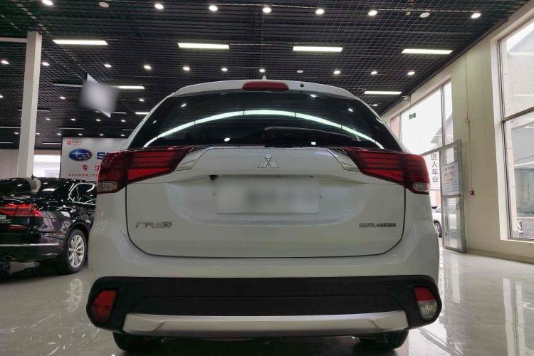Used Mitsubishi Outlander 2017 2.0L Two-Wheel Drive Glory Edition 5 Seats Exterior 4