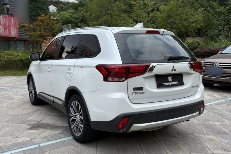 Used Mitsubishi Outlander 2017 2.0L Two-Wheel Drive Glory Edition 5 Seats Exterior 4