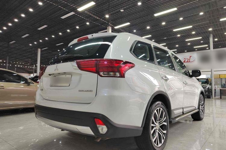 Used Mitsubishi Outlander 2017 2.0L Two-Wheel Drive Glory Edition 5 Seats Exterior 5