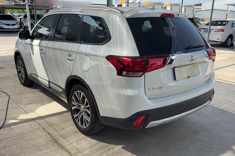 Used Mitsubishi Outlander 2017 2.0L Two-Wheel Drive Glory Edition 5 Seats Exterior 5