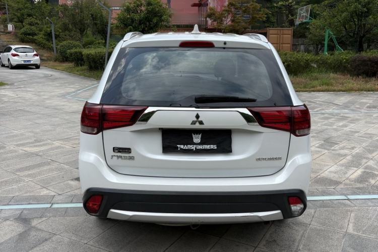 Used Mitsubishi Outlander 2017 2.0L Two-Wheel Drive Glory Edition 5 Seats Exterior 5