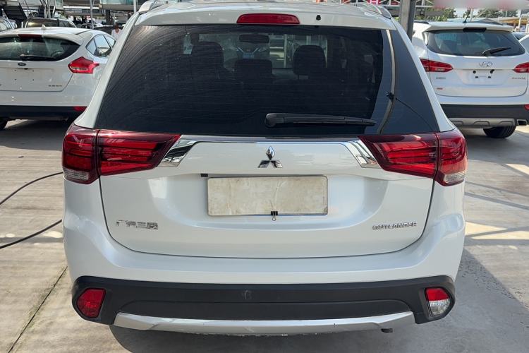 Used Mitsubishi Outlander 2017 2.0L Two-Wheel Drive Glory Edition 5 Seats Exterior 6