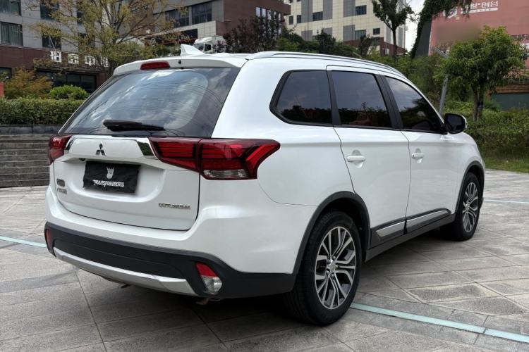 Used Mitsubishi Outlander 2017 2.0L Two-Wheel Drive Glory Edition 5 Seats Exterior 6