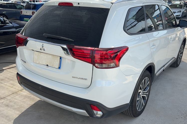 Used Mitsubishi Outlander 2017 2.0L Two-Wheel Drive Glory Edition 5 Seats Exterior 7