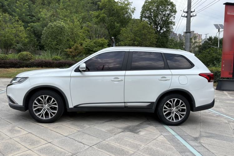 Used Mitsubishi Outlander 2017 2.0L Two-Wheel Drive Glory Edition 5 Seats Exterior 7