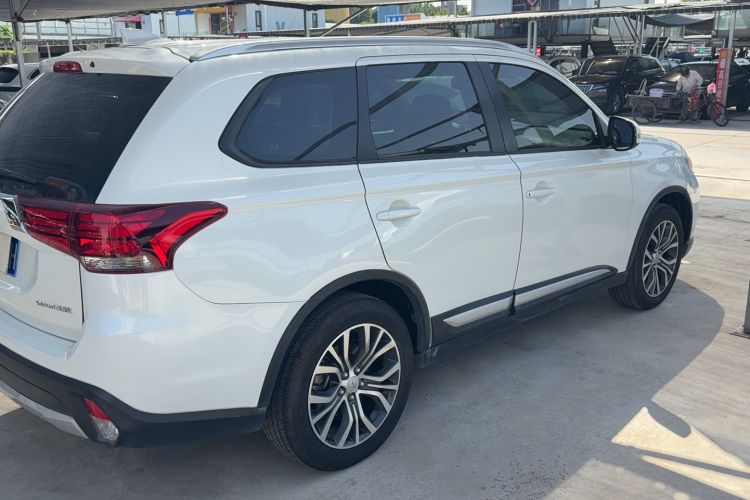 Used Mitsubishi Outlander 2017 2.0L Two-Wheel Drive Glory Edition 5 Seats Exterior 8
