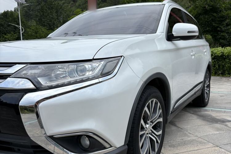 Used Mitsubishi Outlander 2017 2.0L Two-Wheel Drive Glory Edition 5 Seats Exterior 8