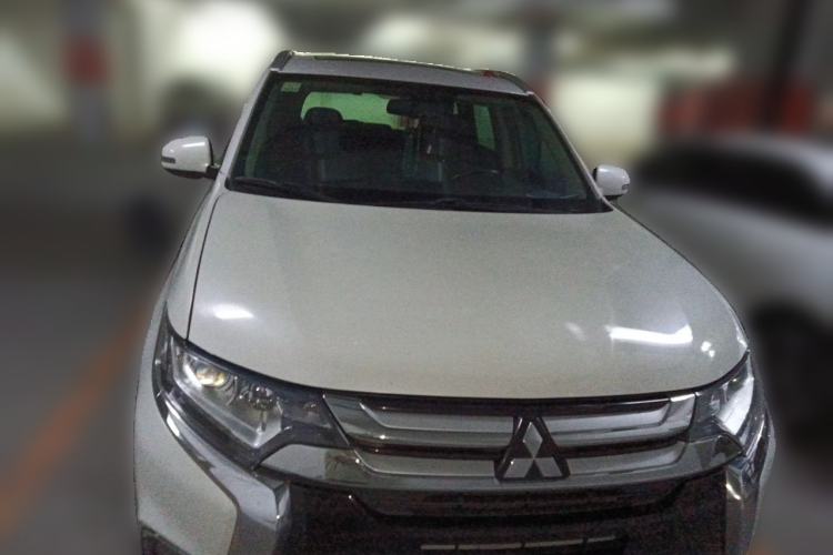 Used Mitsubishi Outlander 2017 2.0L Two-Wheel Drive Glory Edition 5 Seats Front