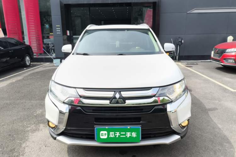 Used Mitsubishi Outlander 2017 2.0L Two-Wheel Drive Glory Edition 5 Seats Front
