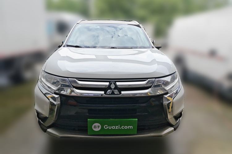 Used Mitsubishi Outlander 2017 2.0L Two-Wheel Drive Glory Edition 5 Seats Front