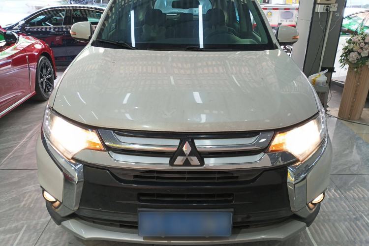 Used Mitsubishi Outlander 2017 2.0L Two-Wheel Drive Glory Edition 5 Seats Front